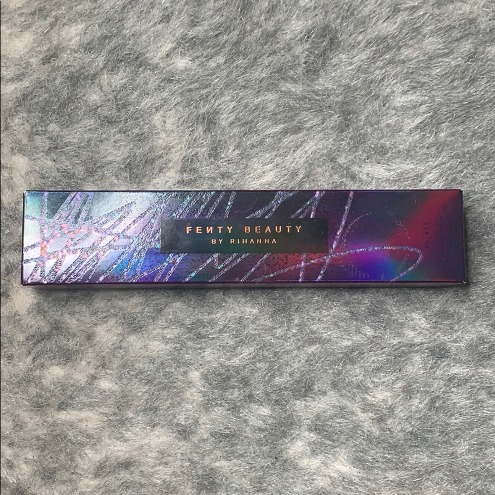 FENTY BEAUTY Galaxy 2-Way Eyeshadow Brush